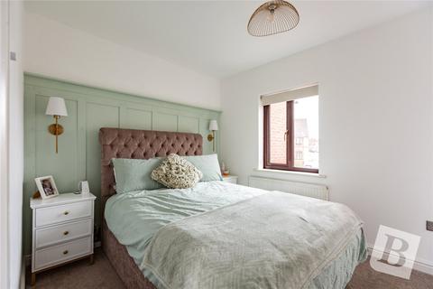 2 bedroom end of terrace house for sale, Langham Drive, Rayleigh, Essex, SS6