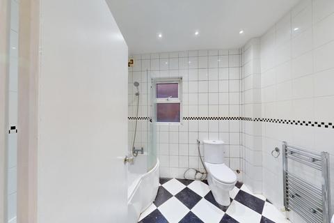 2 bedroom flat to rent, Arcadian gardens