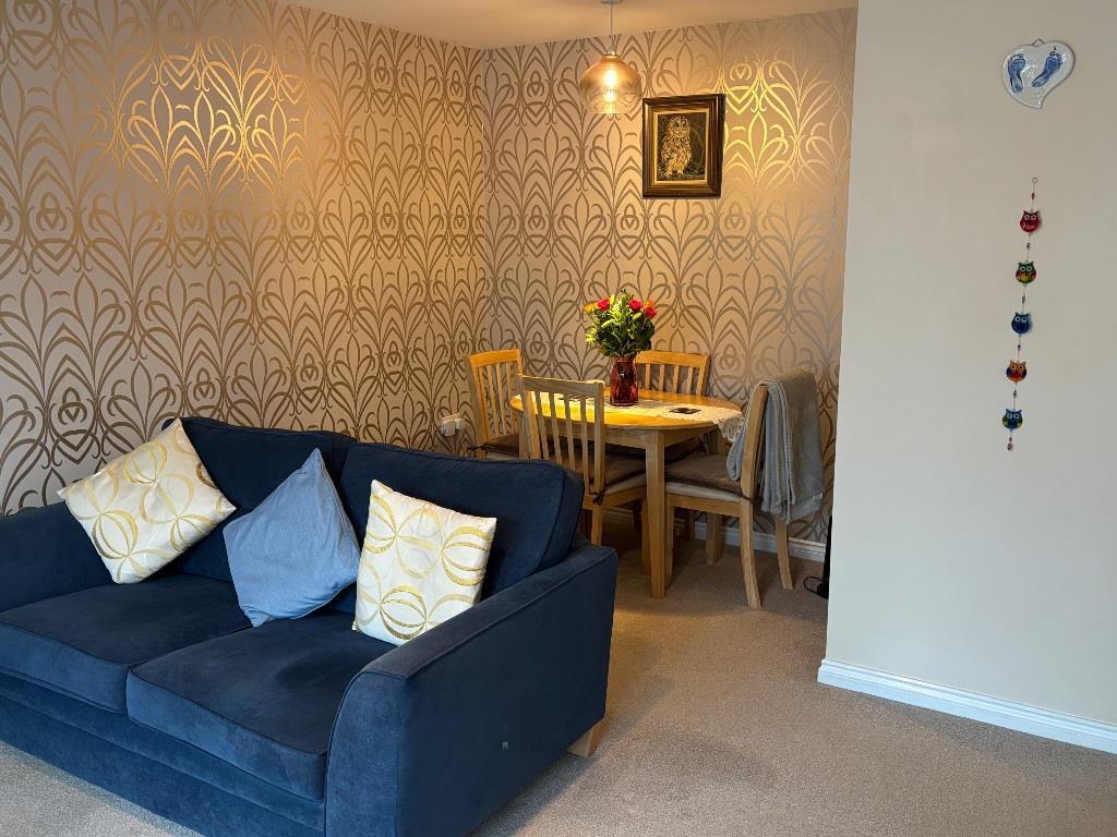 Living dining area.jpg