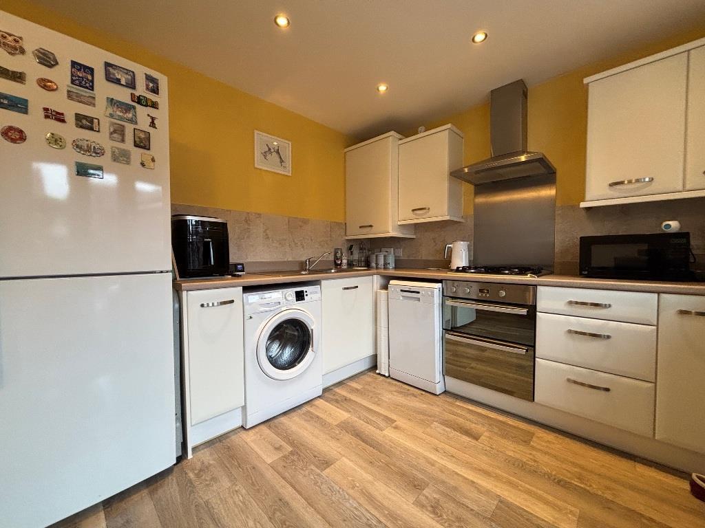 Kitchen 2.jpg