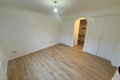 2 bedroom flat to rent, Fleming Drive, London