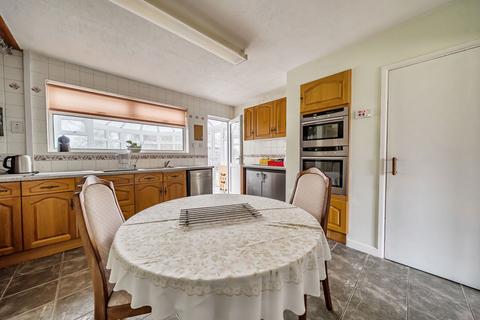 3 bedroom detached bungalow for sale, Homesteads Road, Basingstoke RG22 5LQ