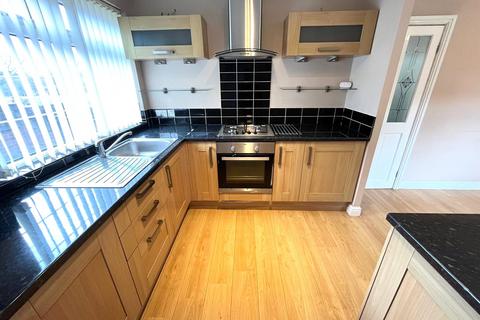 3 bedroom semi-detached house to rent, Haddington Drive, Manchester M9