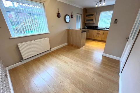 3 bedroom semi-detached house to rent, Haddington Drive, Manchester M9