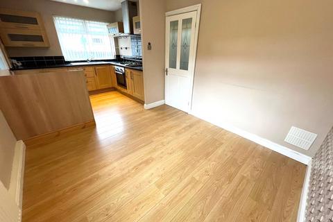 3 bedroom semi-detached house to rent, Haddington Drive, Manchester M9