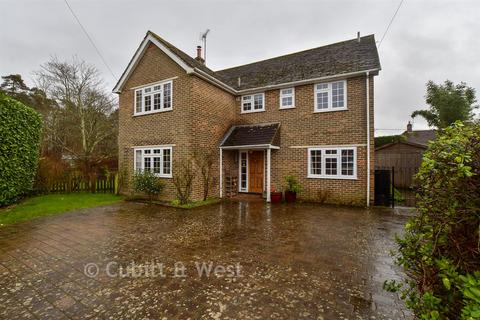 4 bedroom detached house for sale, Kings Platt, Nr Horsham RH13