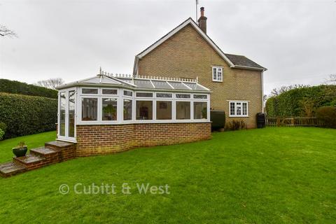 4 bedroom detached house for sale, Kings Platt, Nr Horsham RH13