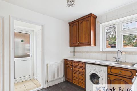 undefined, Rosewood Avenue, Hornchurch RM12