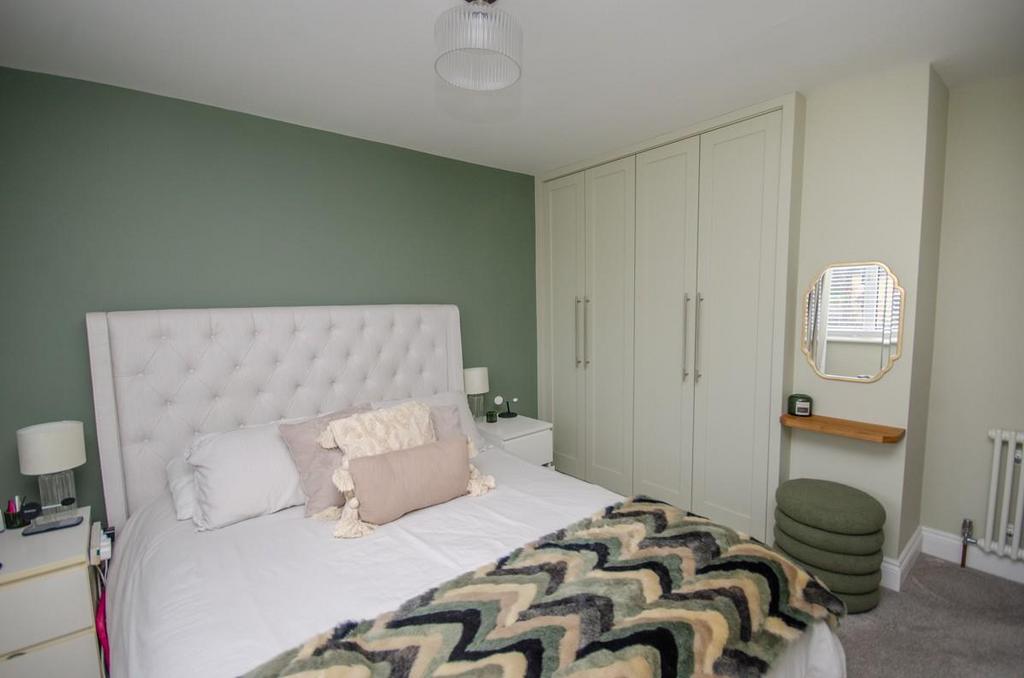 Bedroom 1 pic 2.jpg