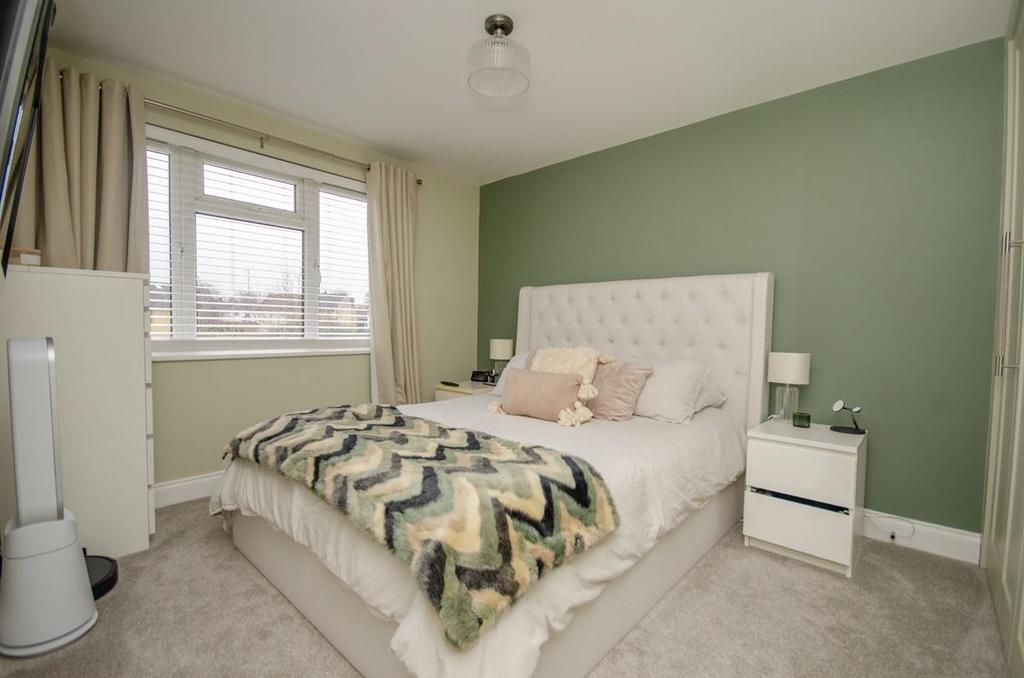 Bedroom 1.jpg