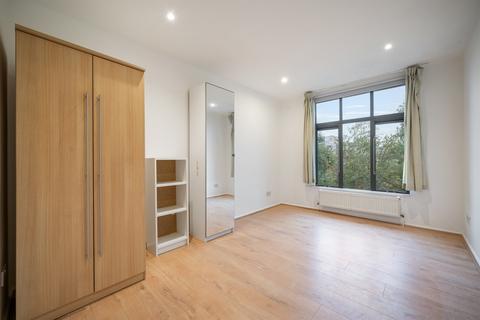 2 bedroom apartment to rent, Grafton Road, Kentish Town, NW5