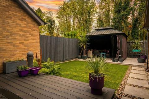 4 bedroom link detached house for sale, Avington Way, Sherfield-on-Loddon