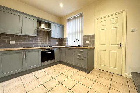 2 bedroom terraced house to rent, Wakefield Road, Scissett, Huddersfield HD8 9HR