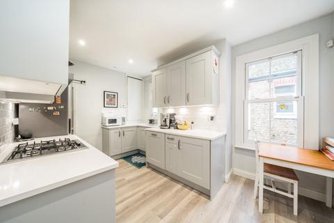 3 bedroom maisonette for sale, Tenham Avenue, London SW2