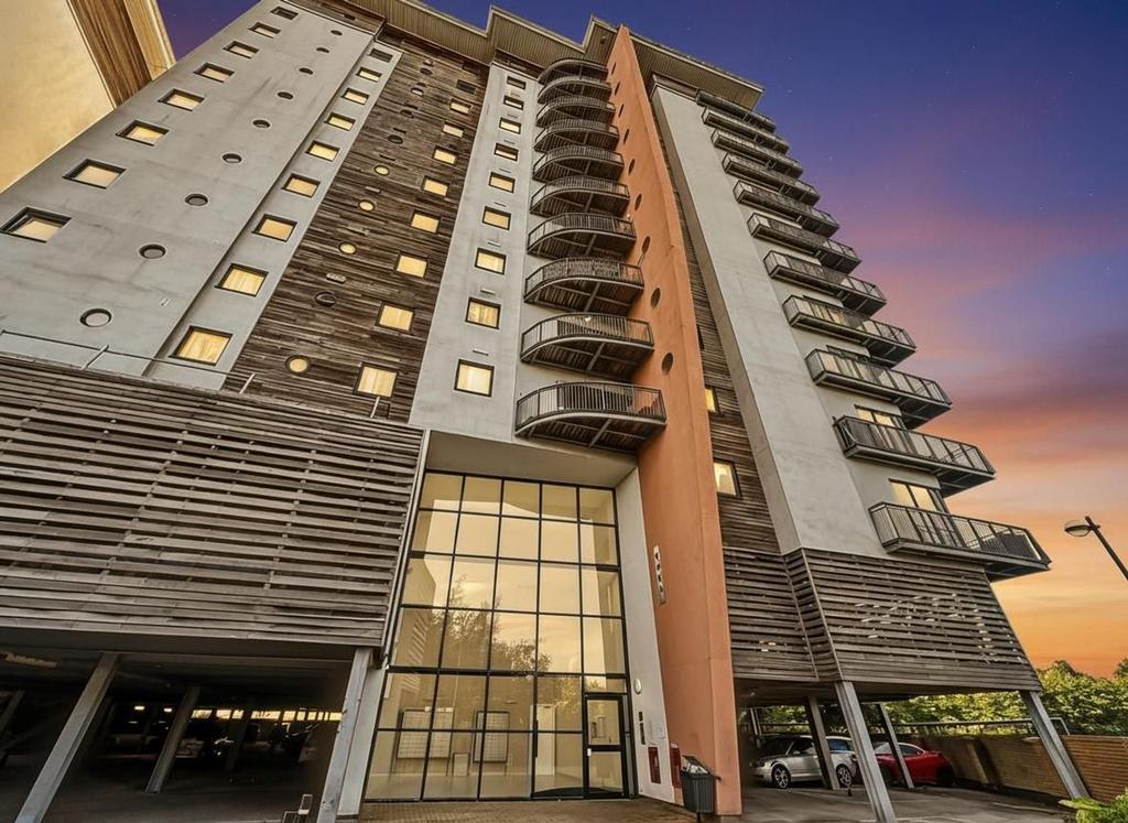 Roma, Victoria Wharf