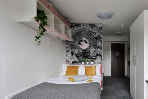 1 bedroom in a flat share to rent, Ebrington Street, Plymouth PL4