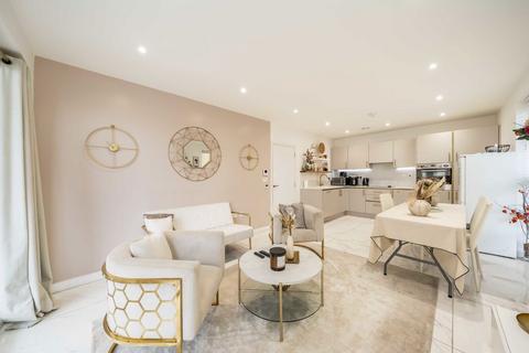 2 bedroom flat for sale, Perryfield Way, London NW9