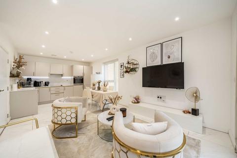 2 bedroom flat for sale, Perryfield Way, London NW9