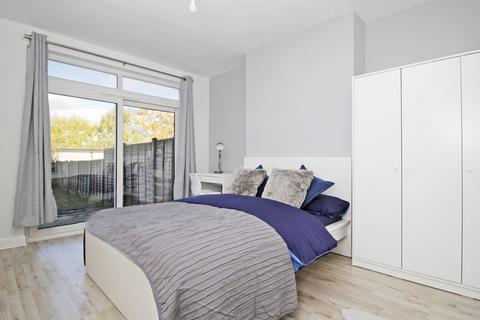 1 bedroom in a house share to rent, Abbots Way, Beckenham BR3
