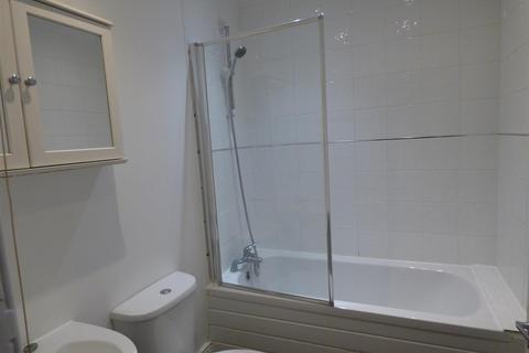 2 bedroom flat to rent, Warton Terrace, Heaton