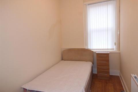 2 bedroom flat to rent, Warton Terrace, Heaton