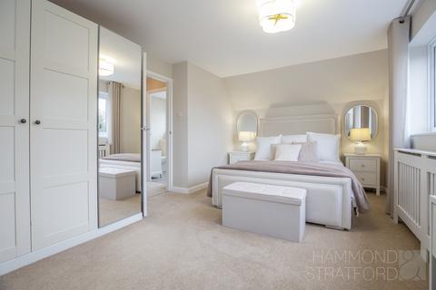3 bedroom chalet for sale, High Street, Wicklewood
