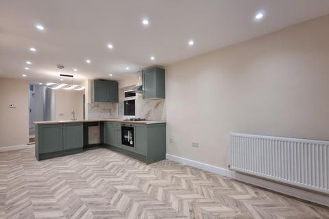 2 bedroom flat to rent, Tollington Way, London