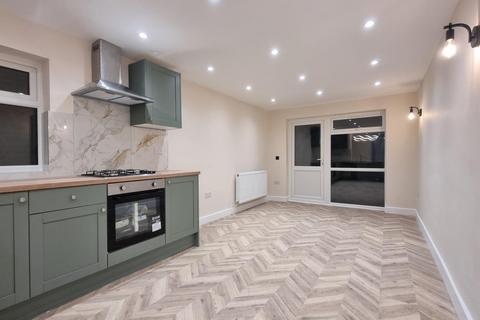 2 bedroom flat to rent, Tollington Way, London