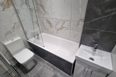 2 bedroom flat to rent, Tollington Way, London