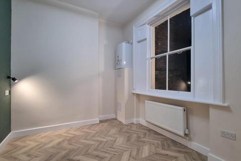 2 bedroom flat to rent, Tollington Way, London