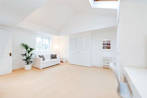 Studio to rent, Onslow Gardens, London SW7
