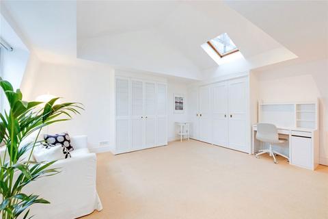 Studio to rent, Onslow Gardens, London SW7