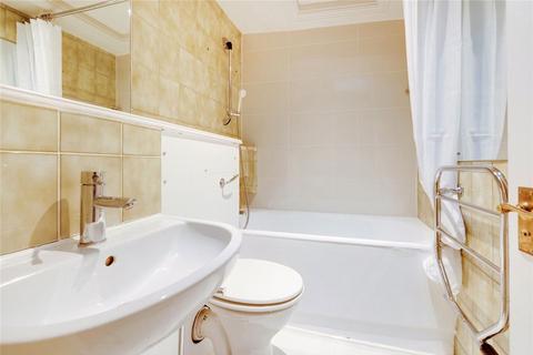 Studio to rent, Onslow Gardens, London SW7