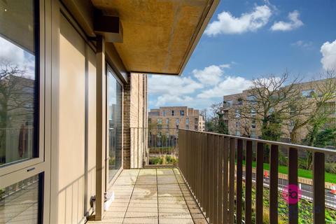 1 bedroom flat to rent, Medawar Drive, London