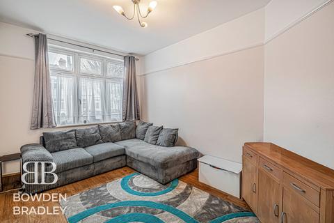 3 bedroom terraced house for sale, Coniston Gardens, Redbridge, IG4