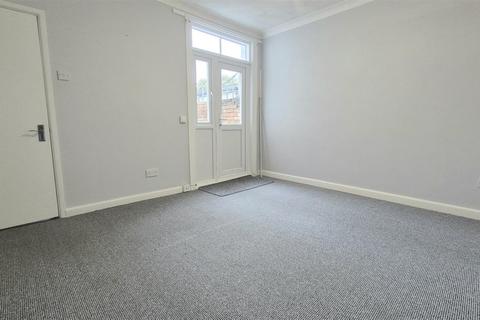 3 bedroom terraced house to rent, Leopold Street, Southsea