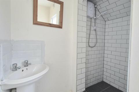 3 bedroom terraced house to rent, Leopold Street, Southsea