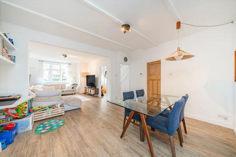 3 bedroom house to rent, Park Drive, London W3