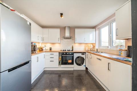 3 bedroom house to rent, Park Drive, London W3