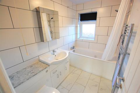 2 bedroom flat for sale, Northfield, Hatfield