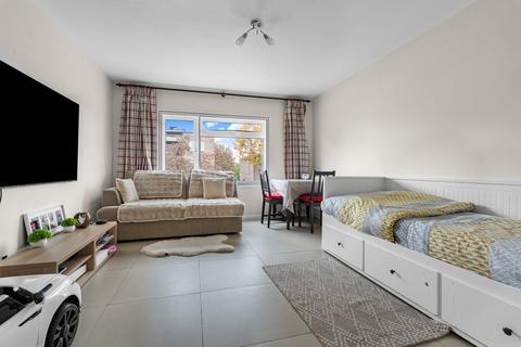 Whitley Close, Stanwell, Staines-upon-Thames, TW19