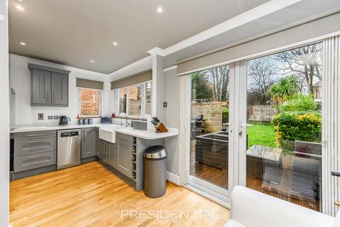3 bedroom semi-detached house for sale, Woodford Green IG8