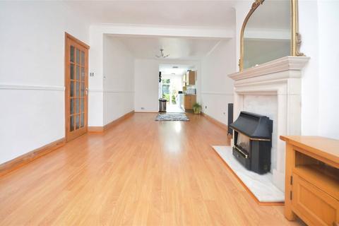 4 bedroom terraced house to rent, Princes Road, Romford, Essex, RM1