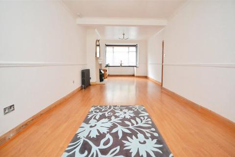 4 bedroom terraced house to rent, Princes Road, Romford, Essex, RM1