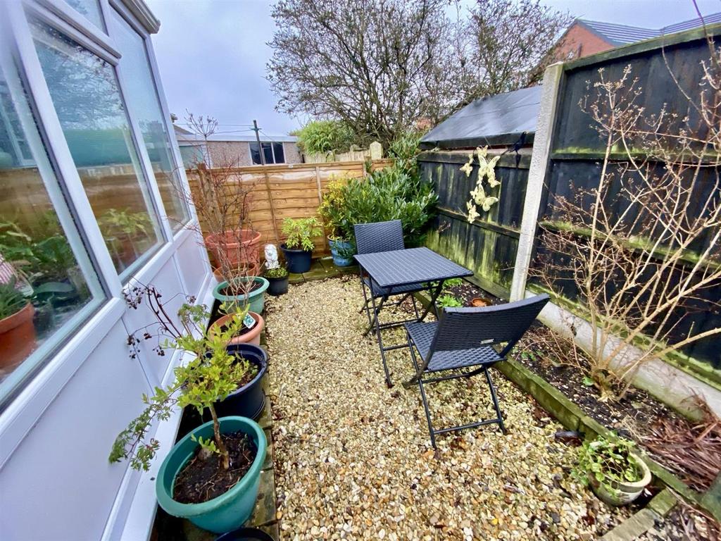 Bramleys Estate Agents - Fountain Drive - Robertto