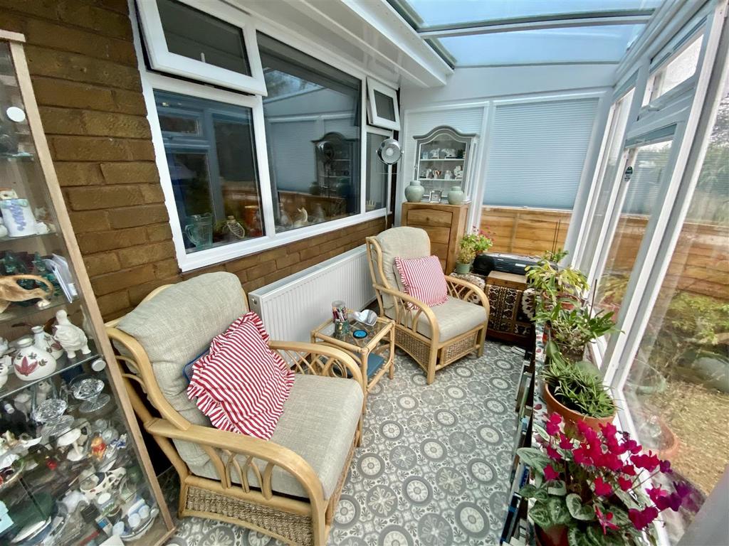 Bramleys Estate Agents - Fountain Drive - Robertto