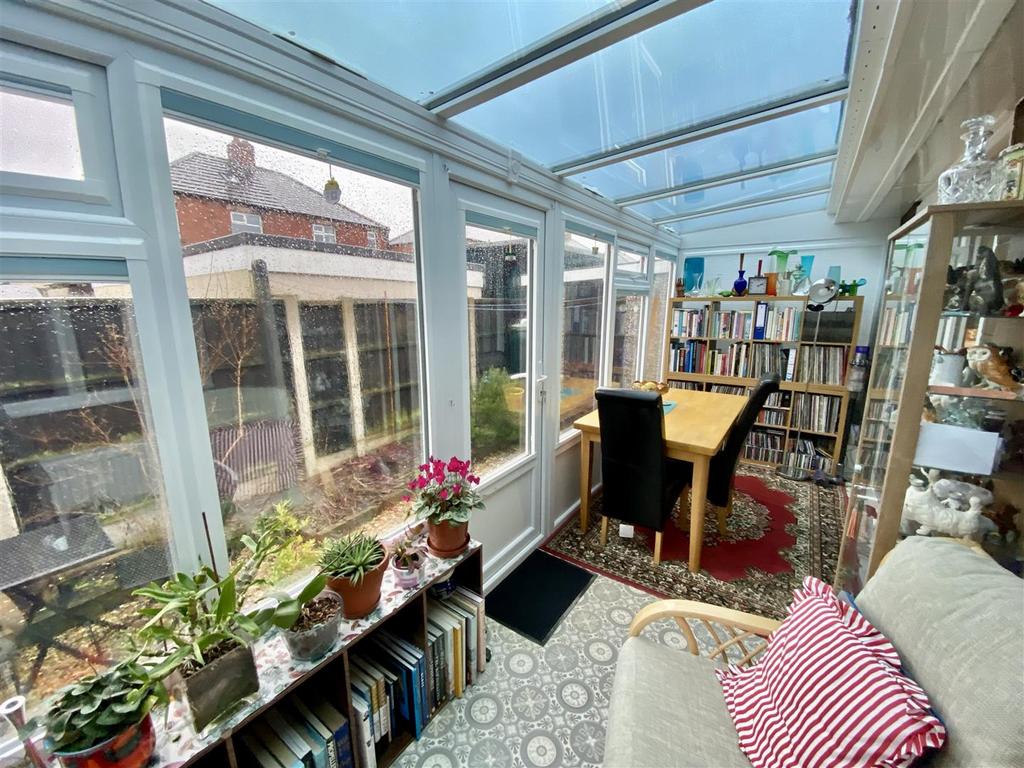 Bramleys Estate Agents - Fountain Drive - Robertto