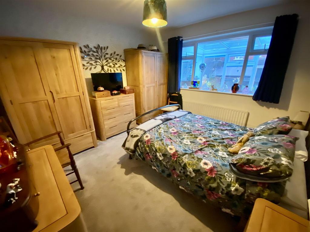 Bramleys Estate Agents - Fountain Drive - Robertto