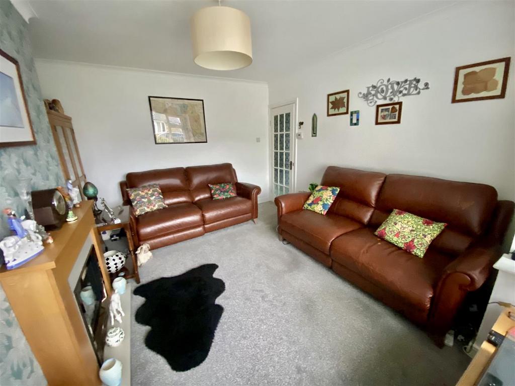 Bramleys Estate Agents - Fountain Drive - Robertto