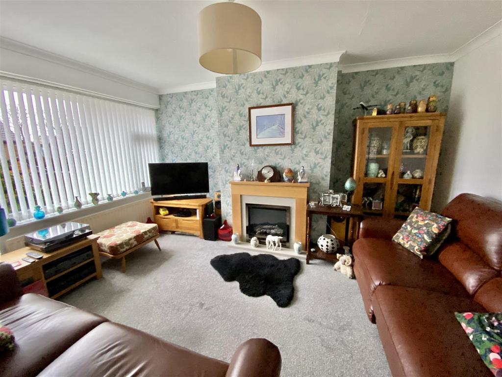 Bramleys Estate Agents - Fountain Drive - Robertto